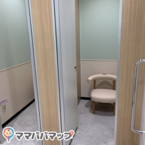 スーパービバホーム八王子多摩美大前店(1F)の授乳室・おむつ替え台の写真(4枚目)
