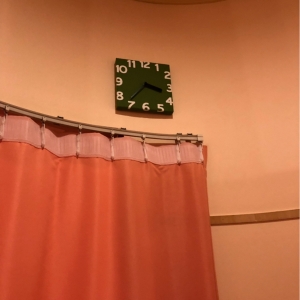 1人用はまるい部屋でかわいいです。大型ベビーカーでも余裕で入れます。