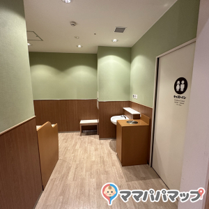 三井アウトレットパーク 倉敷(1F カフェテリア内)の授乳室・オムツ替え台情報 画像2