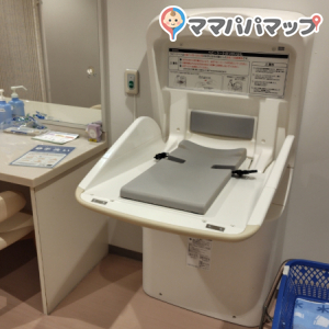 オムツ台はクッション素材付きでした