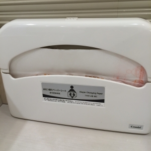 オムツ替えの時下にひくシートが完備されてます！