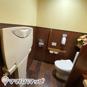 カレーハウス CoCo壱番屋 松江田和山店のオムツ替え台情報 画像1