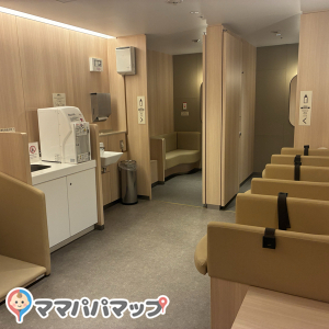 広くて清潔な「赤ちゃん休憩室「　」