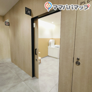 授乳室の入り口。ここならパパも入れます！