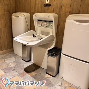 ファンタジースプリング　おむつ交換室のオムツ替え台情報 画像1