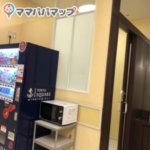 電子レンジと自動販売機(ミネラルウォーターあり)