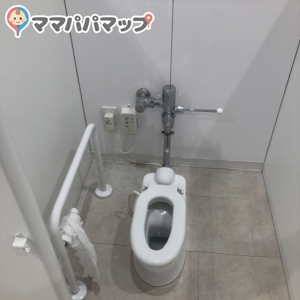 個室の便器（小）