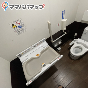 セブンイレブン 浦添内間１丁目店のオムツ替え台情報 画像1