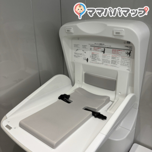 サツドラ八軒6条店の授乳室・おむつ替え台の写真(2枚目)