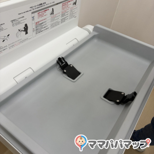 スギ薬局 豊橋中浜店の授乳室・おむつ替え台の写真(1枚目)