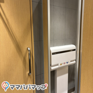 女性トイレの一室