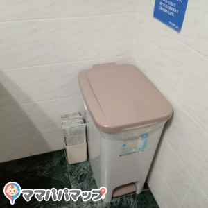 ヤマダデンキ テックランド大村店の授乳室・おむつ替え台の写真(1枚目)