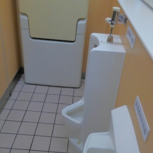 おむつ台と子供用お手洗い