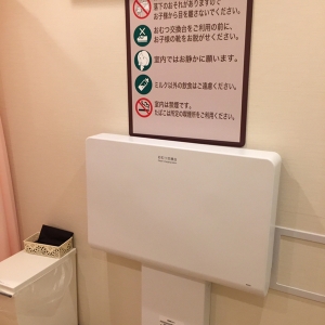 おむつ替えの台は１つあります