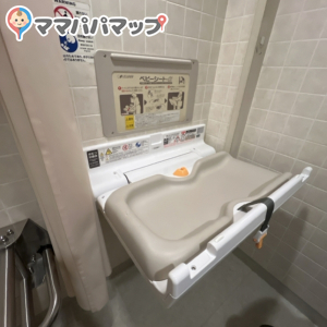向きは逆でした。交換時少し狭いです。