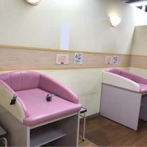 イオン海老名店(2階 赤ちゃん休憩室)の授乳室・オムツ替え台情報 画像9