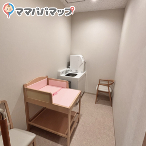 マルイト那覇松尾ビル(2F)の授乳室・おむつ替え台の写真(1枚目)