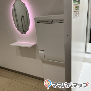 見えにくいよう壁のすぐ側です