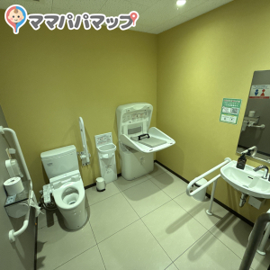 スーパーセンタートライアル明石西インター店のオムツ替え台情報 画像1
