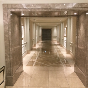 エレベーターで地下2階に降りてみました