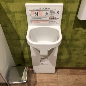 アル・プラザ茨木 多目的トイレ(1F)のオムツ替え台情報 画像1