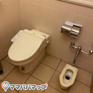 3階女子トイレ内。