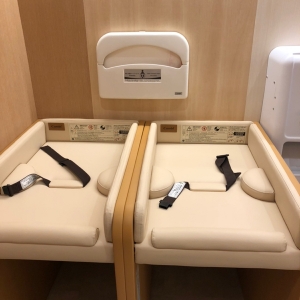 オムツ替えは3から2に減っていますが、近くのトイレにもあります