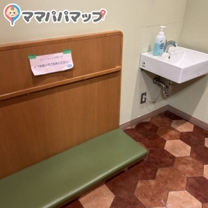鶴屋百貨店(本館6階 たんぽぽファーム)の授乳室・おむつ替え台の写真(6枚目)