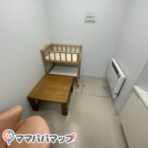 恵庭市役所　保健センターの授乳室・おむつ替え台の写真(1枚目)