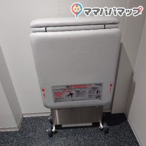 多目的トイレ内ユニバーサルシート