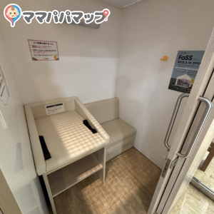 リヴィン田無カインズ　エレベーター前(3F)の授乳室・おむつ替え台の写真(4枚目)