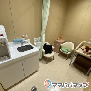 アバッセたかた(1F)の授乳室・おむつ替え台の写真(3枚目)