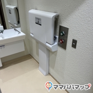 世田谷区 池之上青少年交流センター(2F)のオムツ替え台情報 画像1