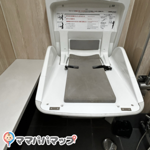 かましん カルナ大曽店(1F)のオムツ替え台情報 画像1