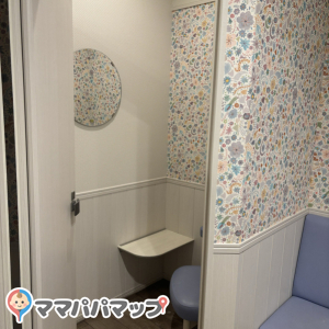 ドア付きの授乳室2部屋