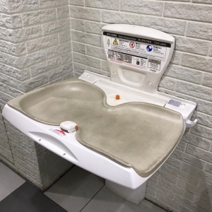 女性トイレ内にあります。