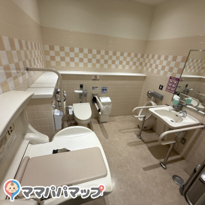 イオンモール茨木（立体駐車場寄り）のオムツ替え台情報 画像1