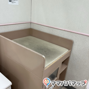 イオン福知山店　1階(1F)の授乳室・おむつ替え台の写真(1枚目)