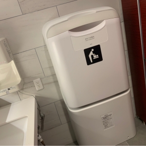 コメダ珈琲木津川城山台店(1F)のオムツ替え台情報 画像1
