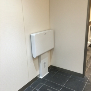 男女トイレ共におむつ替え台がついているようです。