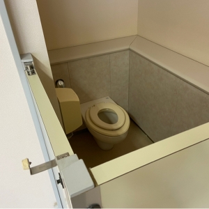 託児室内の子ども用トイレ