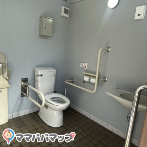 高沢公園の授乳室・おむつ替え台の写真(1枚目)