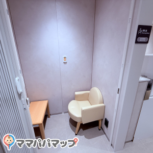 大井町トラックス(2F ベビー休憩室)の授乳室・おむつ替え台の写真(3枚目)