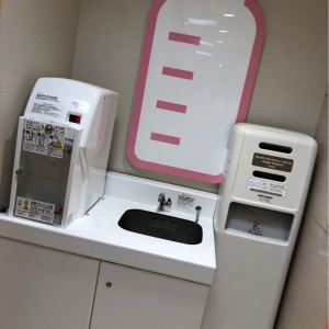 ミルク用のお湯とオムツ捨て