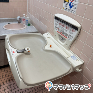 和食麺処サガミ 豊山店のオムツ替え台情報 画像2
