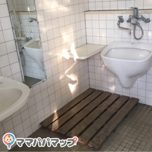 オムツ台があります