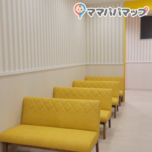 ピアドゥ（Pia Do）(2階キャンドゥとオムツ売場の間にある。ママと赤ちゃんのみの授乳室(個室)は3部屋、パパも入れる授乳室(個室)は2部屋あり。オムツ替え台の他に着替え台ベビーカー置き場もある。給湯器もあり。)の授乳室・オムツ替え台情報 画像5