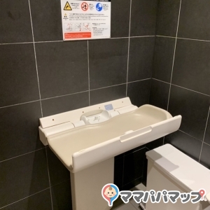 マクドナルド二子玉川ライズ店のオムツ替え台情報 画像2