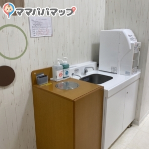 ミルク作りに必要な物が揃ってました。ゴミ箱、ゴミ袋もあり便利でした。