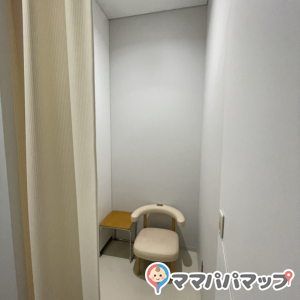 中野区役所(1F ベビースペース奥)の授乳室・オムツ替え台情報 画像2
